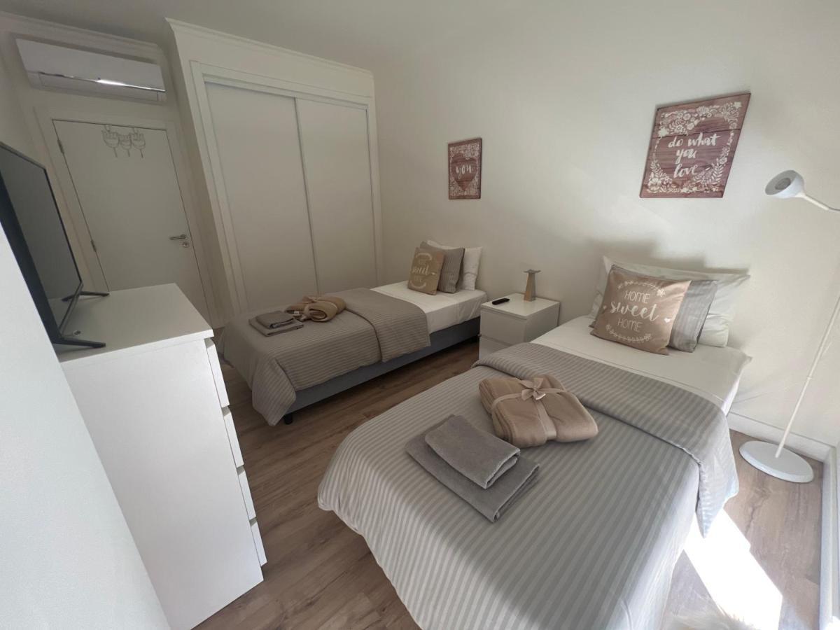 Modern Twin Room With A Balcony Montijo Bagian luar foto